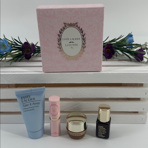 Estée Lauder x Ladurée collaboration Limited Edition Gift Set ~ New in box - Picture 5 of 9